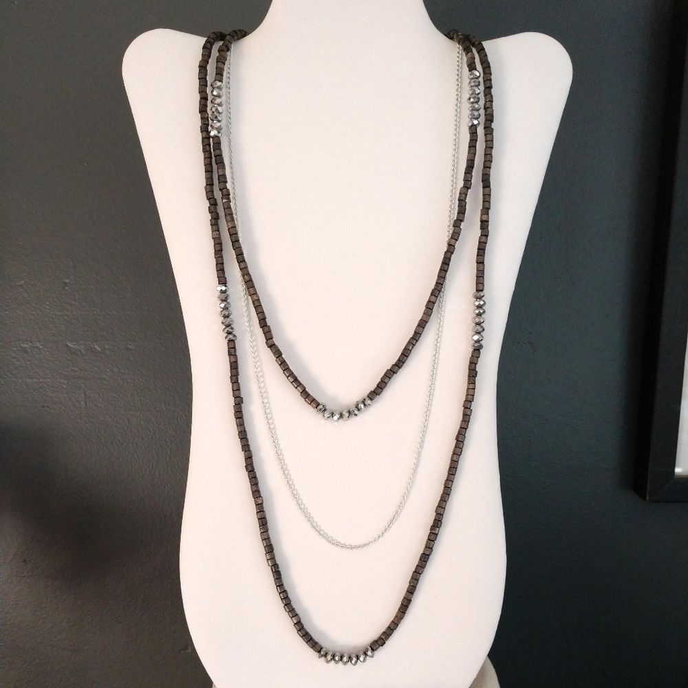 Wooden bead, white chain and sparkly bead …